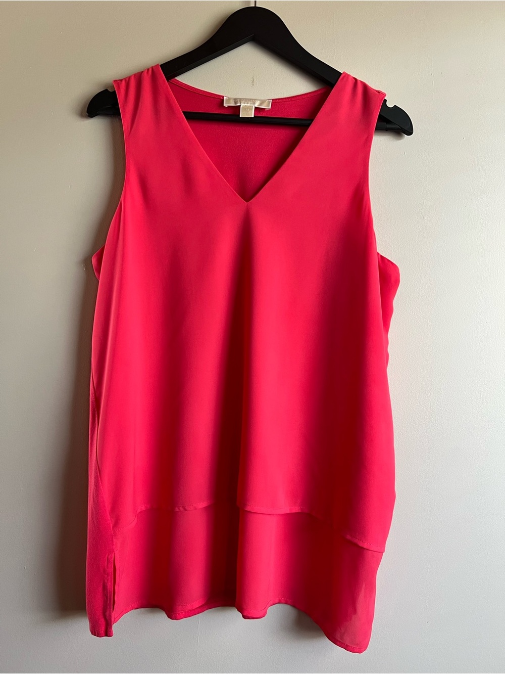 Michael Kors Coral Pink Sleeveless Blouse Medium V-Neck Lightweight Top Flowy